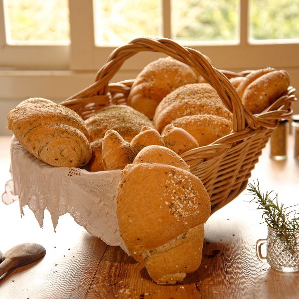 ¿Cómo hornear una baguette crocantica y con qué comerla?